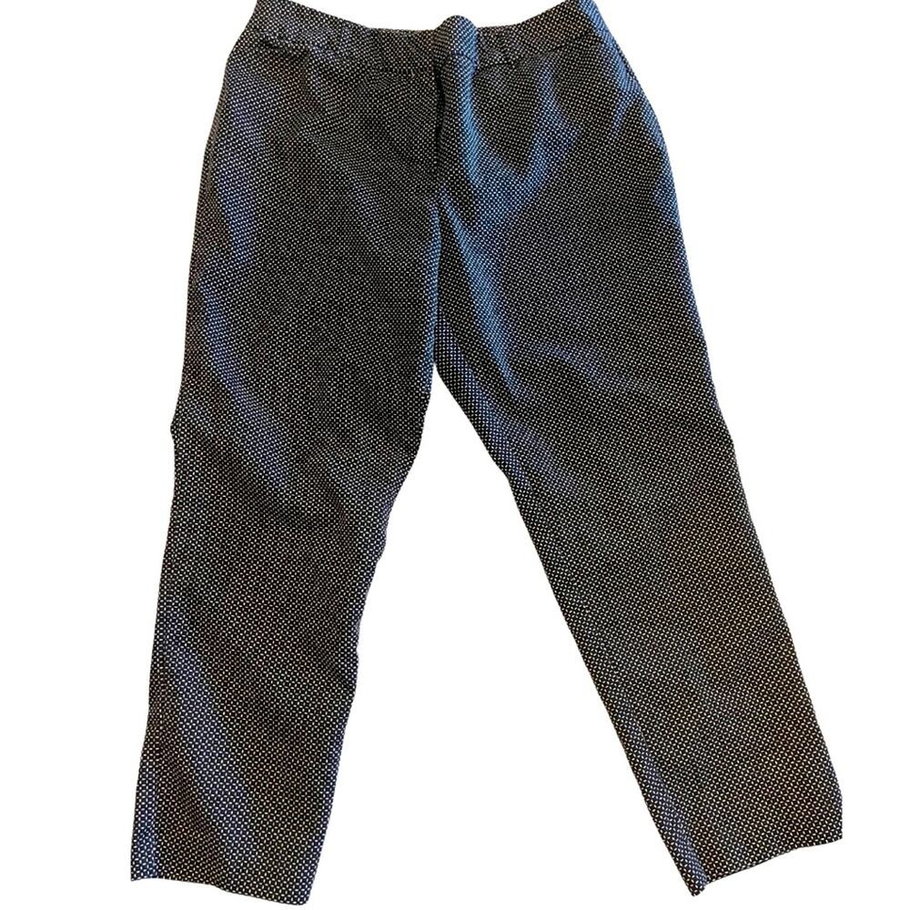 Liz Claiborne Career Classic ankle cut pant. Size 10.